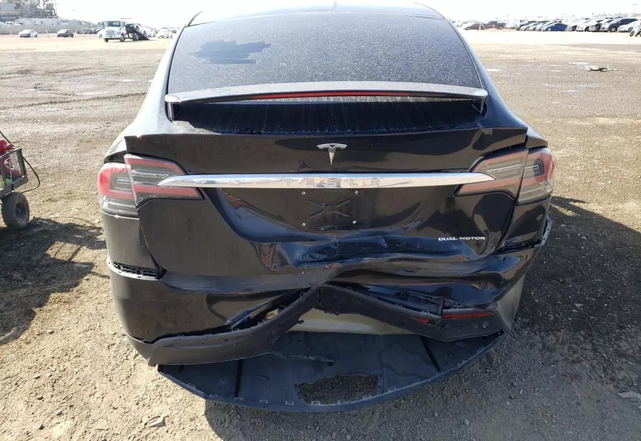 Tesla Model X  2019thumbnail101