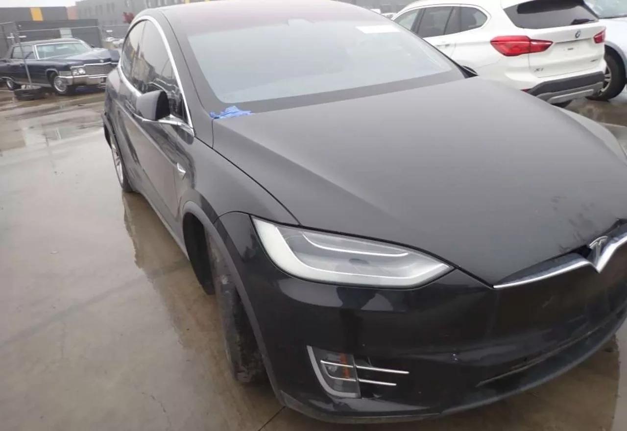 Tesla Model X  2019121