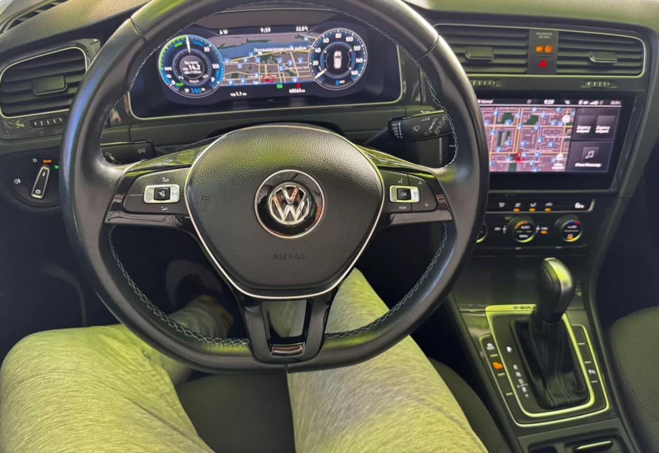 Volkswagen e-Golf  2020thumbnail151