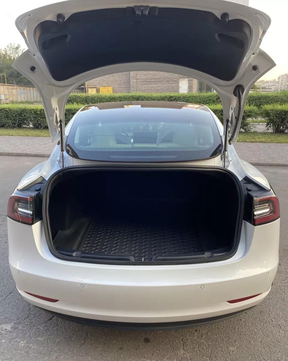 Tesla Model 3  63 kWh 2018101