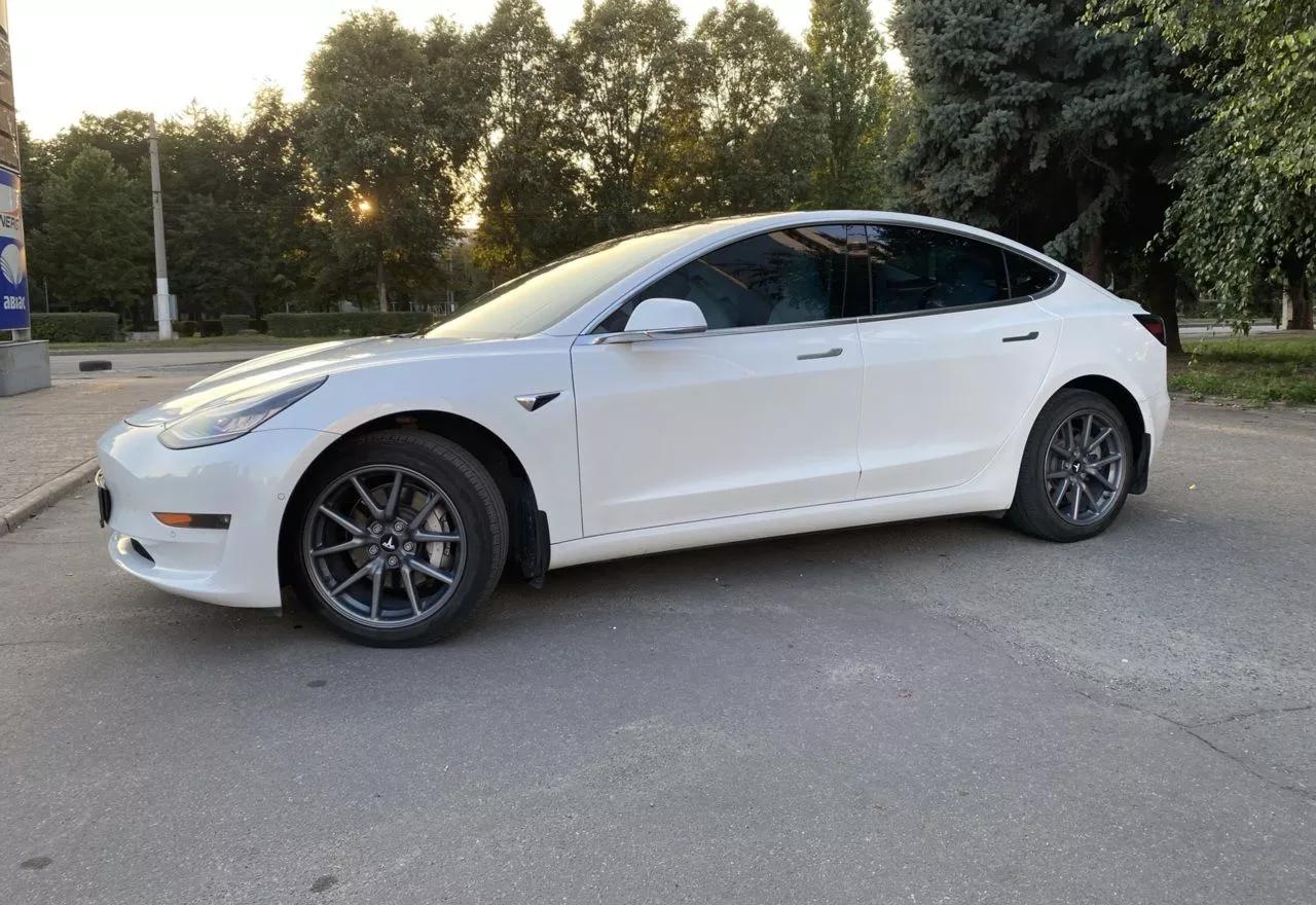 Tesla Model 3  63 kWh 2018thumbnail171