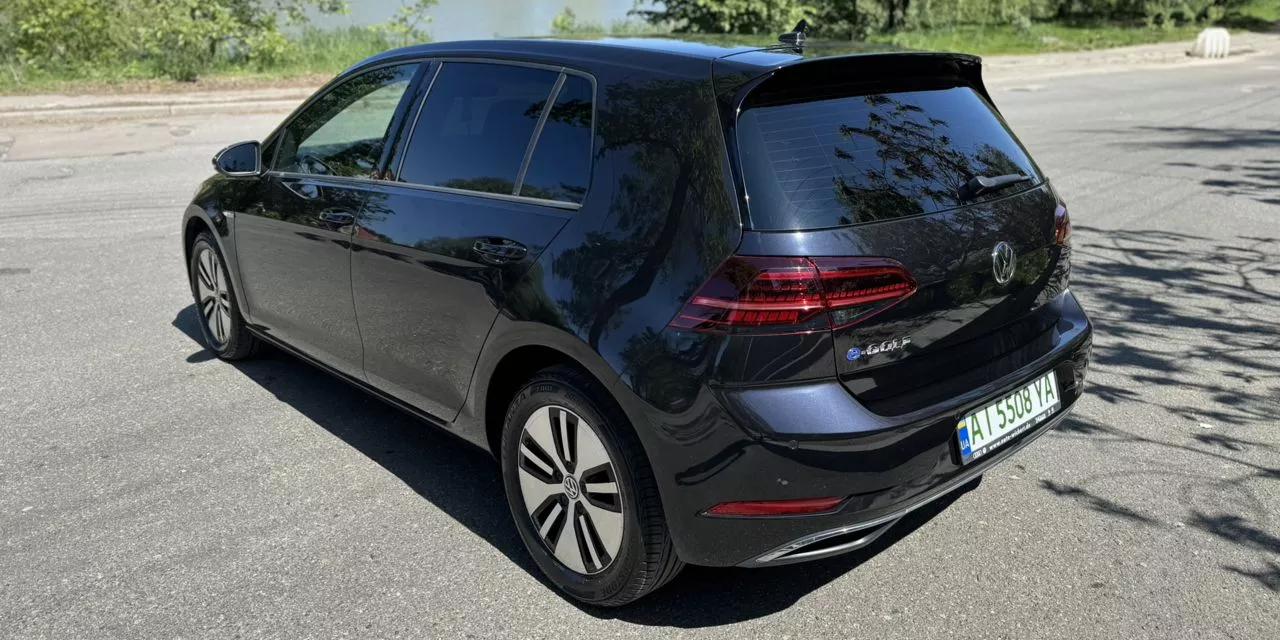 Volkswagen e-Golf  2019thumbnail121
