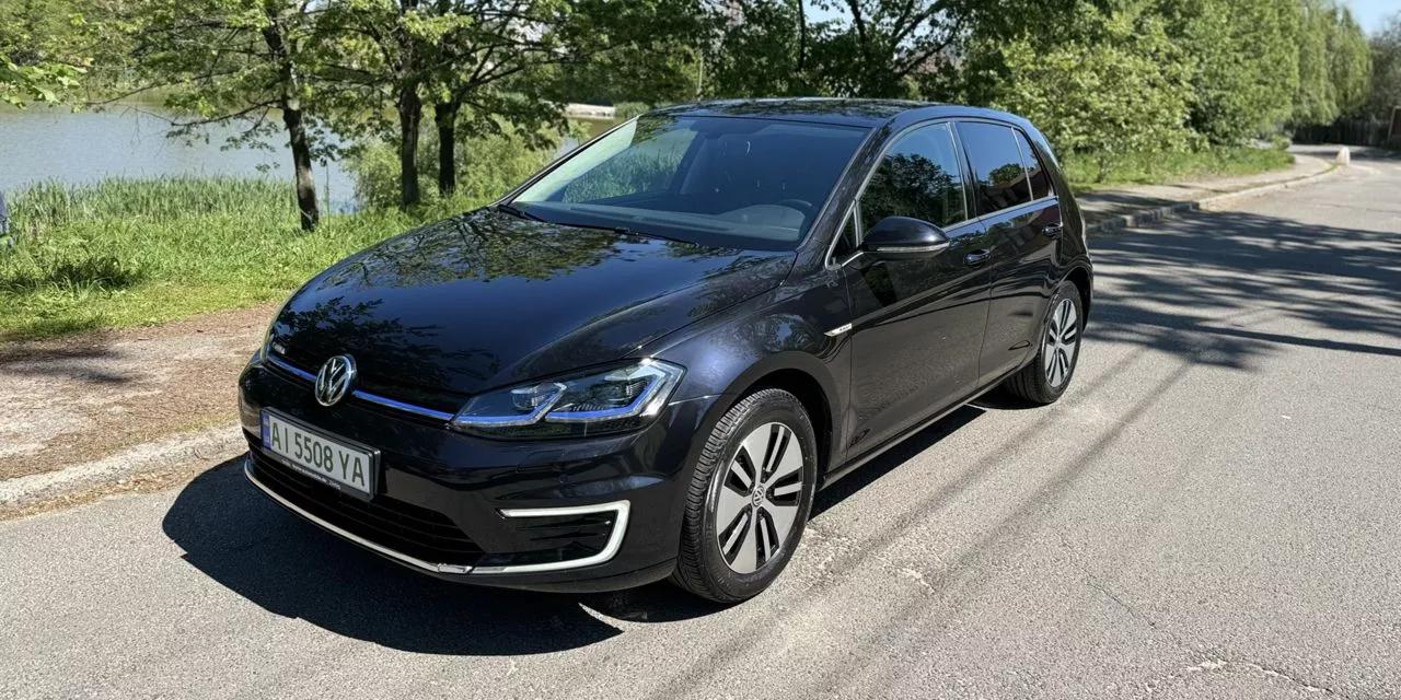 Volkswagen e-Golf  2019thumbnail181