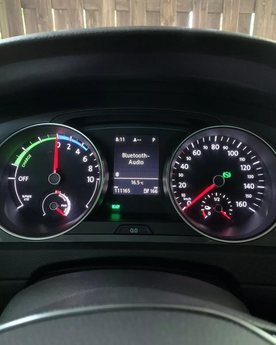 Volkswagen e-Golf  24 kWh 2015thumbnail451
