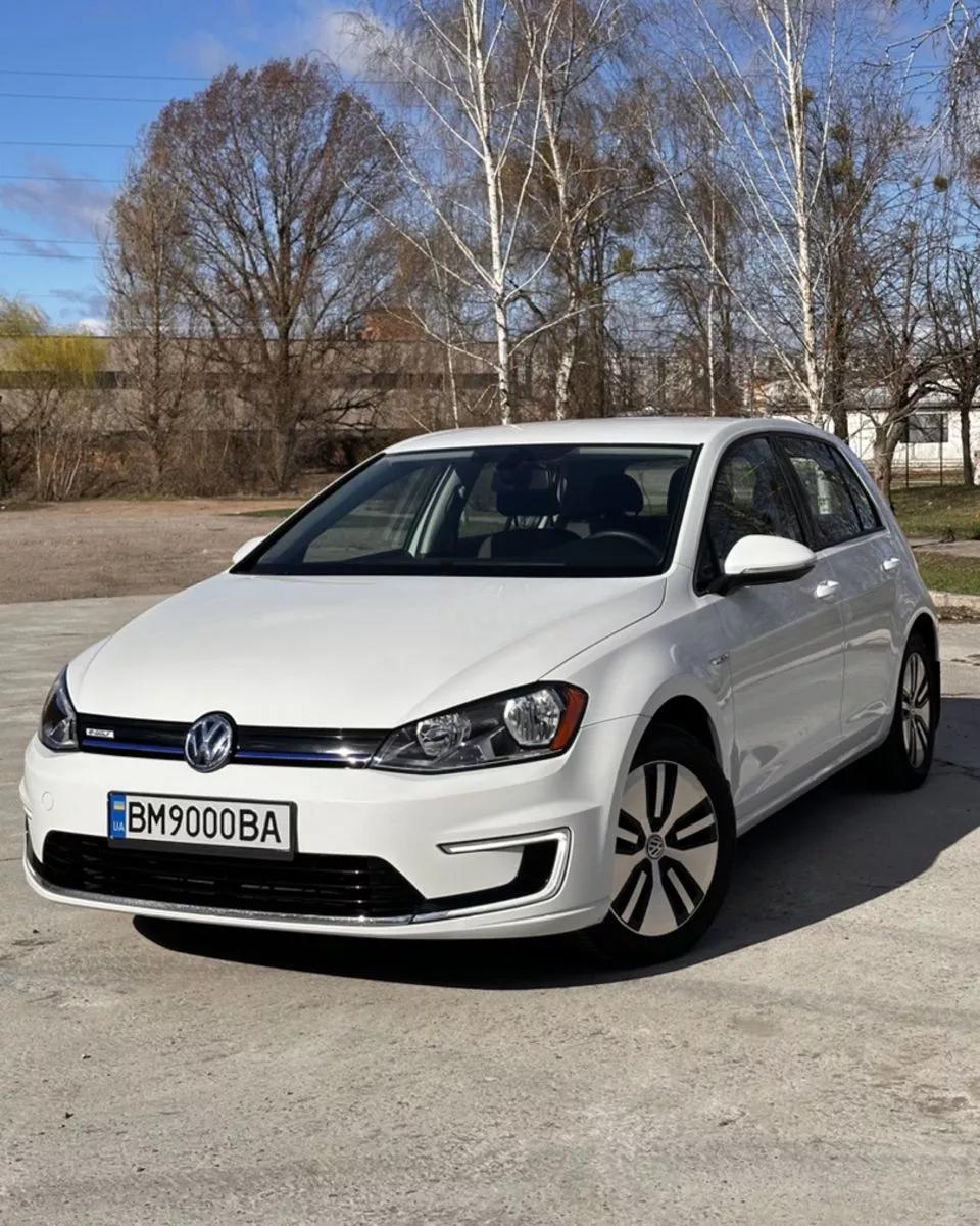 Volkswagen e-Golf  2016thumbnail01