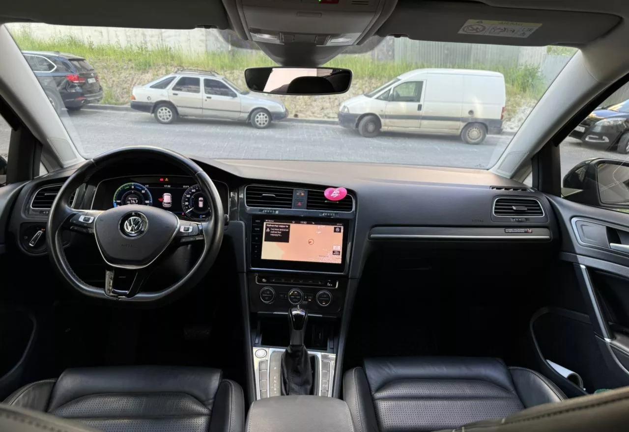 Volkswagen e-Golf  35.8 kWh 2019thumbnail241