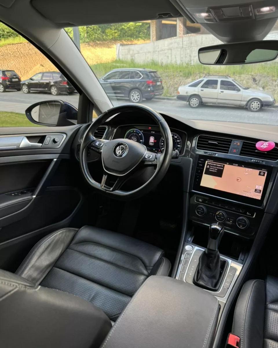Volkswagen e-Golf  35.8 kWh 2019thumbnail261