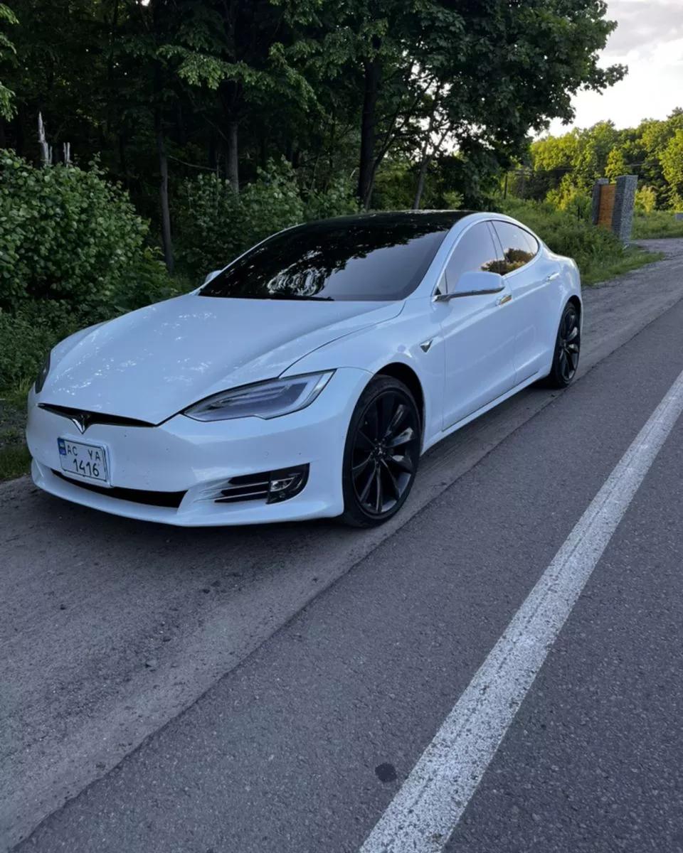 Tesla Model S  2019thumbnail01