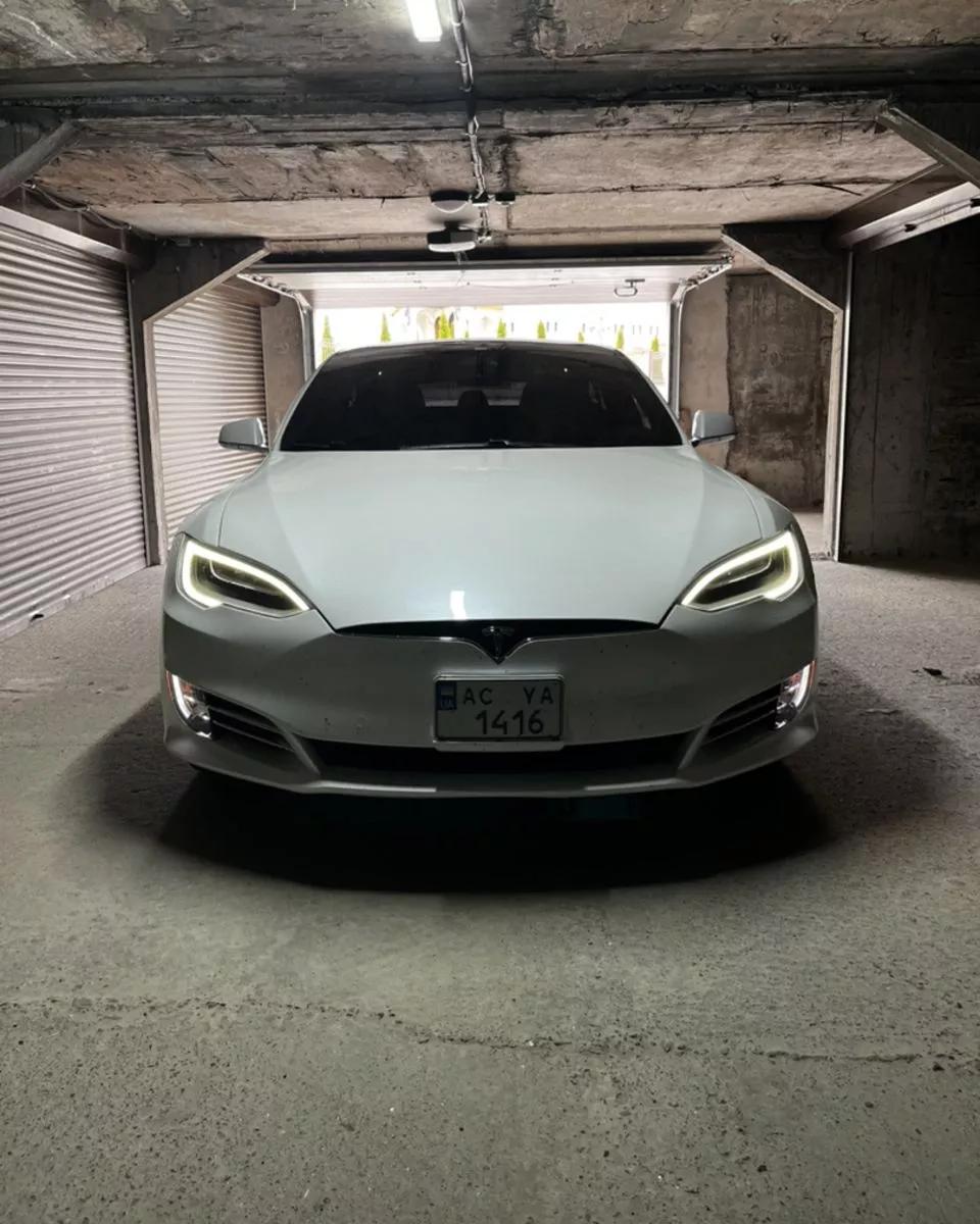 Tesla Model S  2019thumbnail11