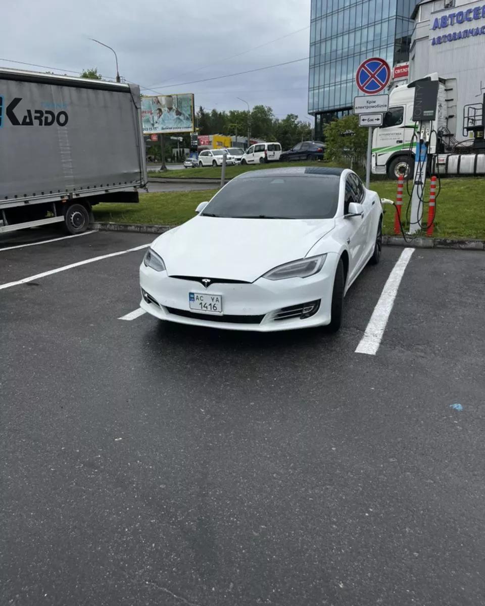 Tesla Model S  2019thumbnail41