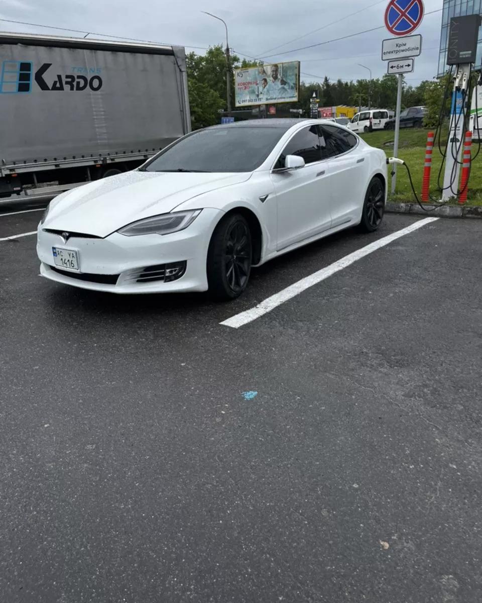 Tesla Model S  2019thumbnail51