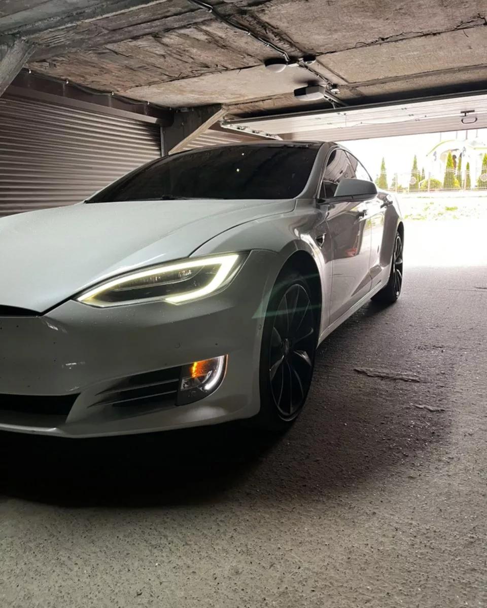 Tesla Model S  201971