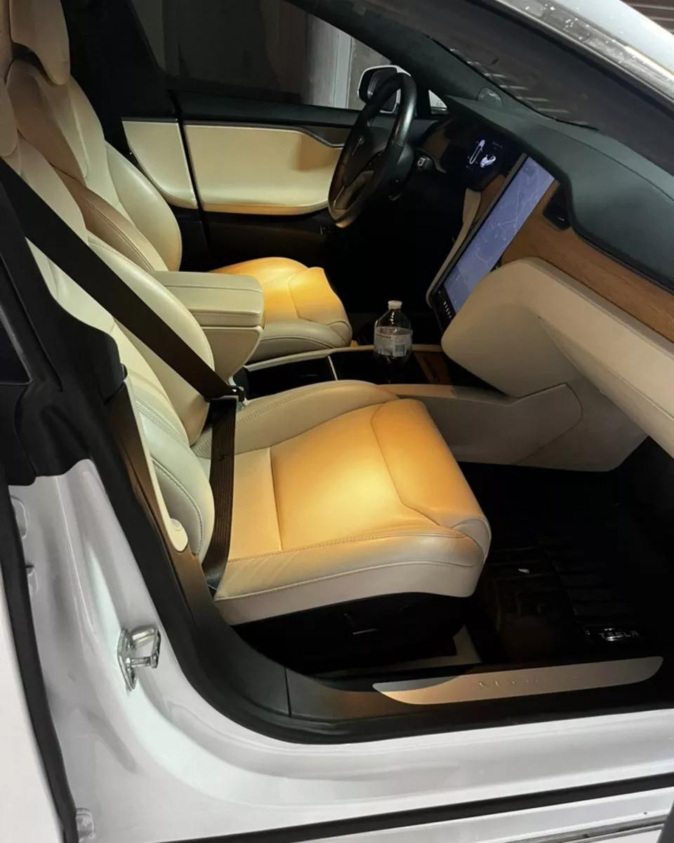 Tesla Model S  2019121