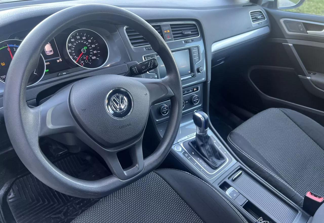 Volkswagen e-Golf  2016thumbnail91