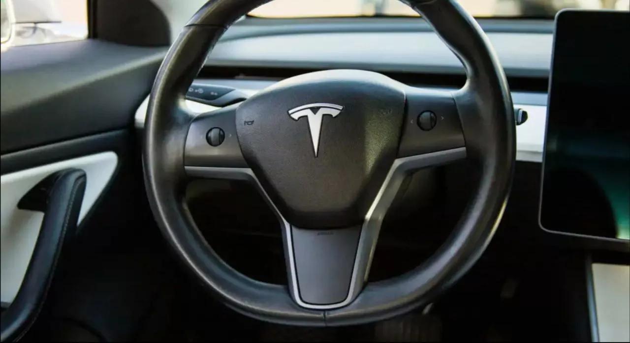 Tesla Model 3  80.5 kWh 2018221