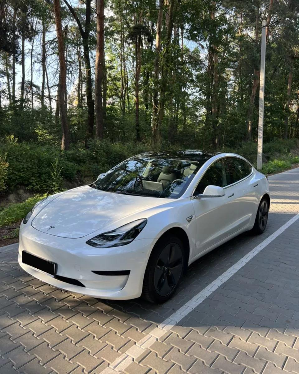 Tesla Model 3  2020thumbnail01