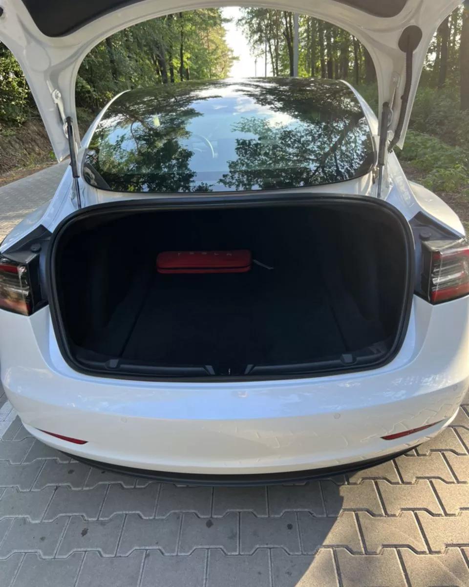 Tesla Model 3  2020131