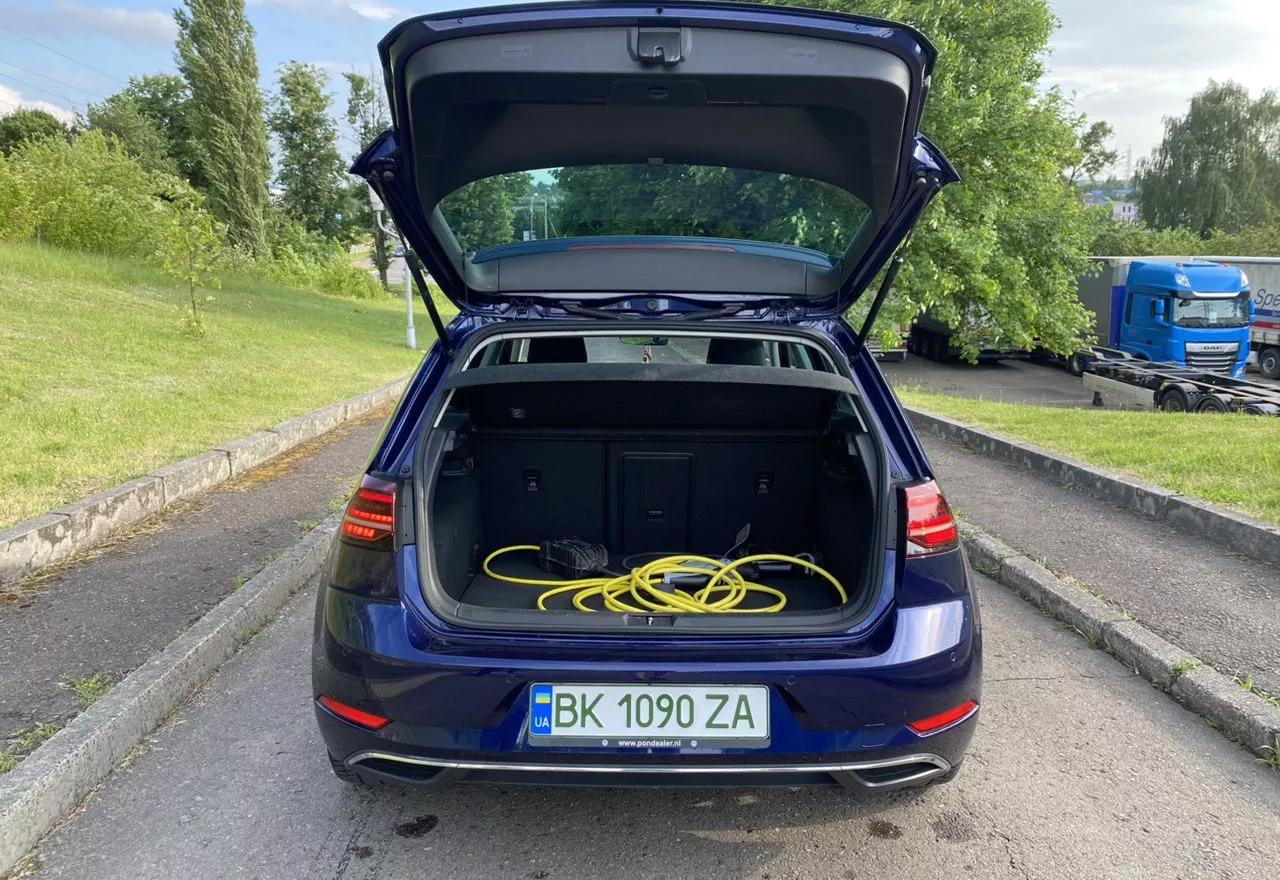 Volkswagen e-Golf  2018thumbnail91