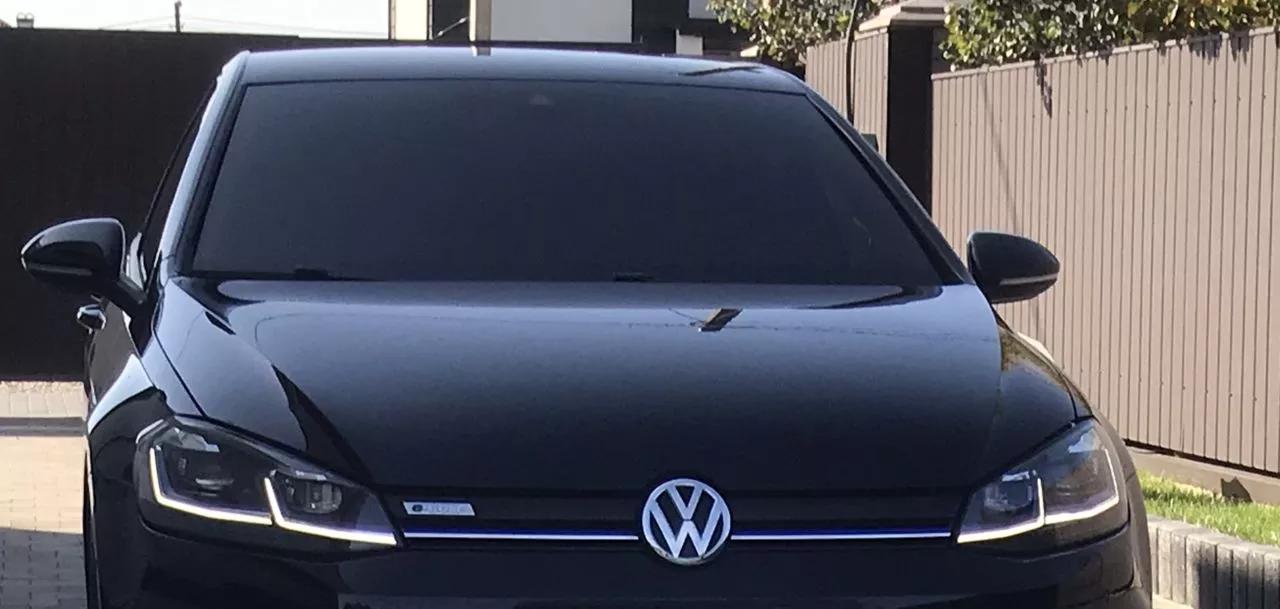 Volkswagen e-Golf  36 kWh 2018thumbnail331