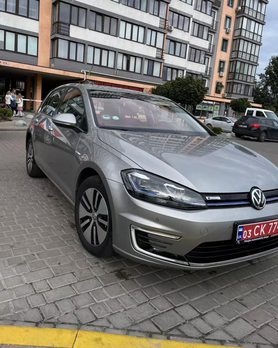 Volkswagen e-Golf  2019thumbnail181