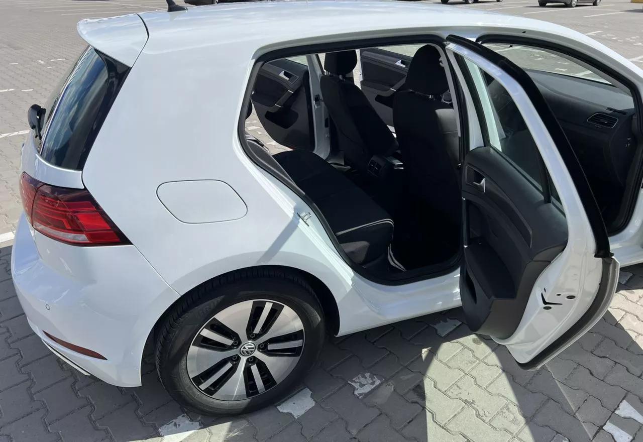 Volkswagen e-Golf  36 kWh 2018thumbnail101