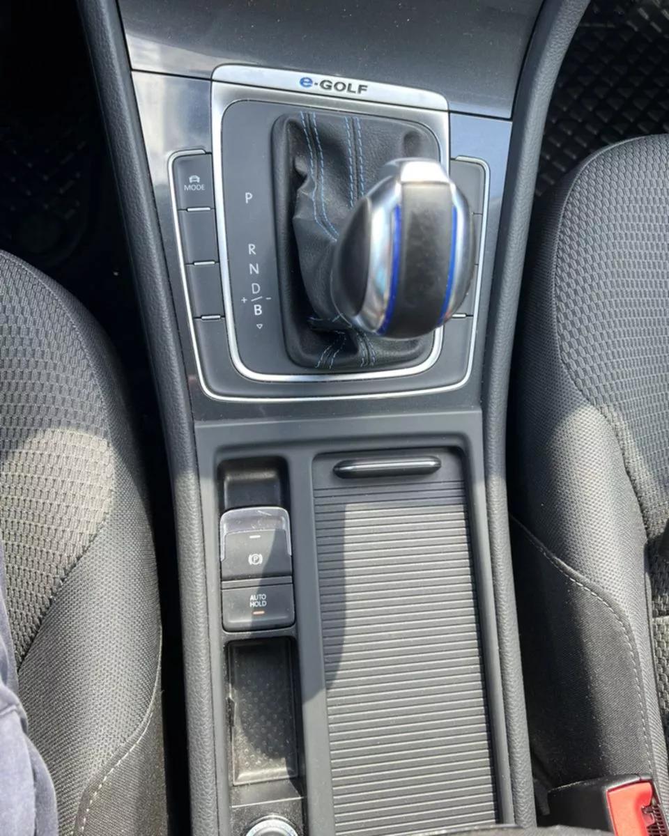Volkswagen e-Golf  36 kWh 2018thumbnail131