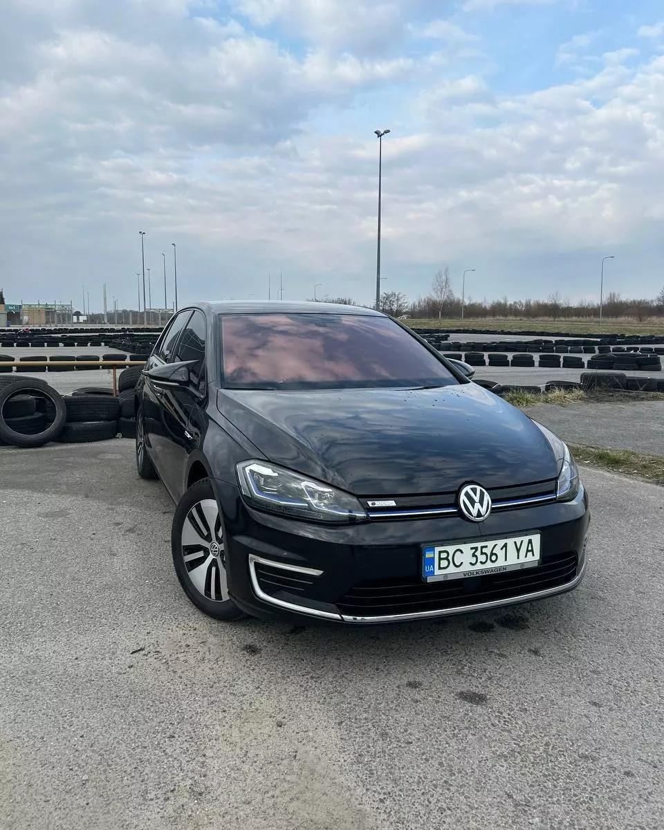 Volkswagen e-Golf  2019thumbnail21
