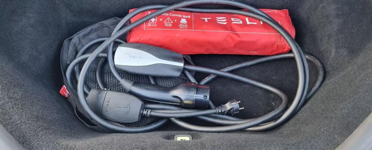 Tesla Model S  70 kWh 2015221
