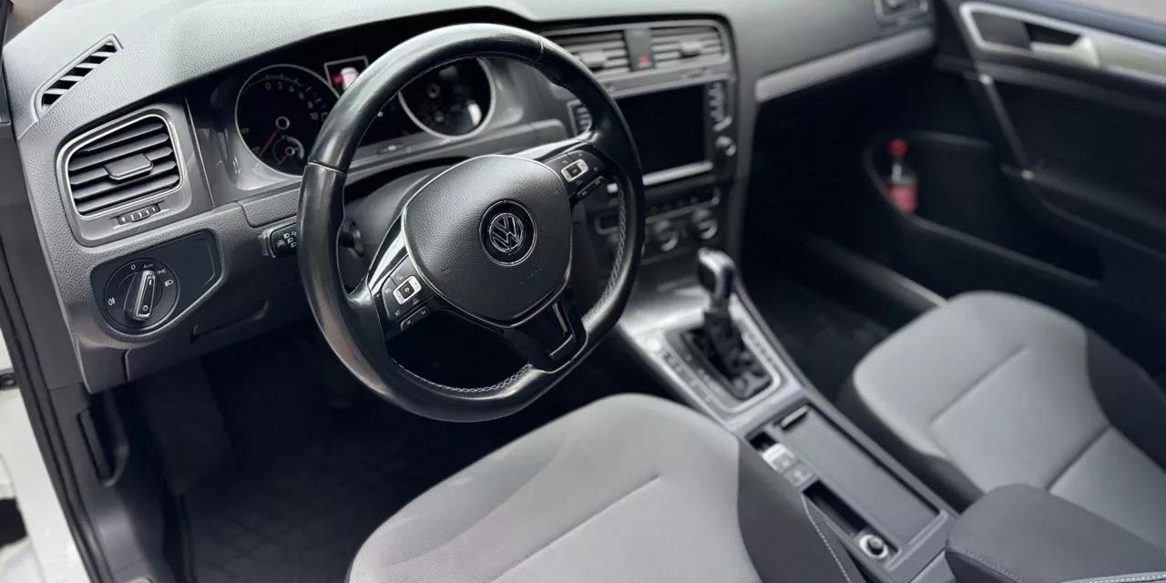 Volkswagen e-Golf  2014thumbnail171