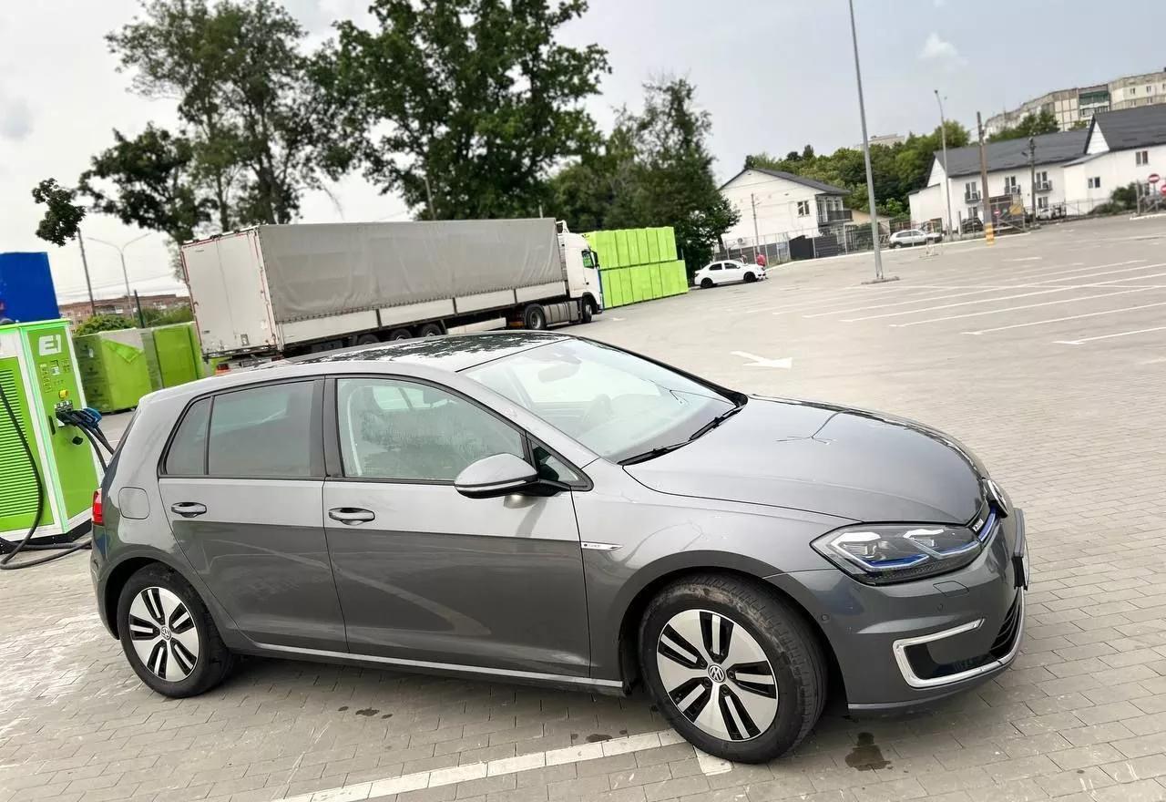 Volkswagen e-Golf  35.8 kWh 2018thumbnail41