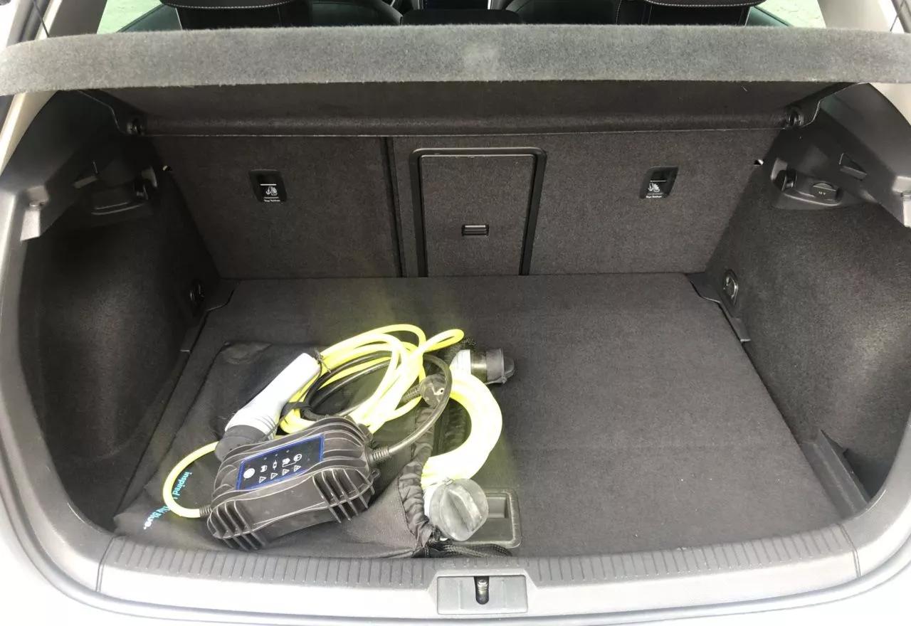 Volkswagen e-Golf  35.8 kWh 2019thumbnail411