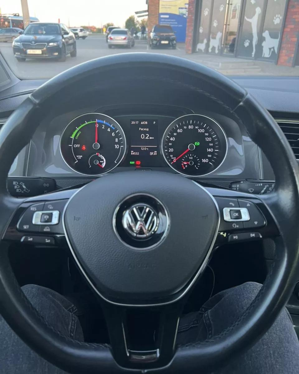Volkswagen e-Golf  24 kWh 2016thumbnail71