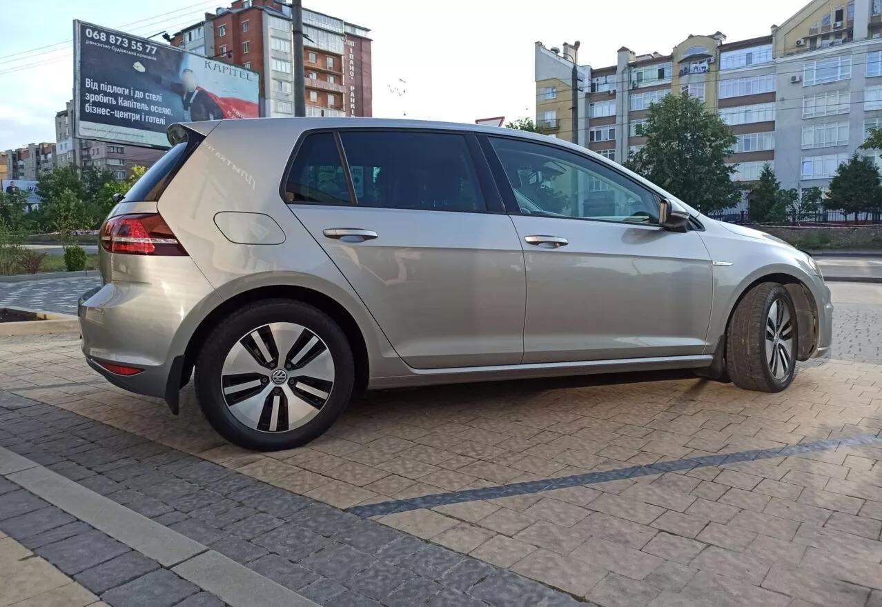 Volkswagen e-Golf  24 kWh 2015201