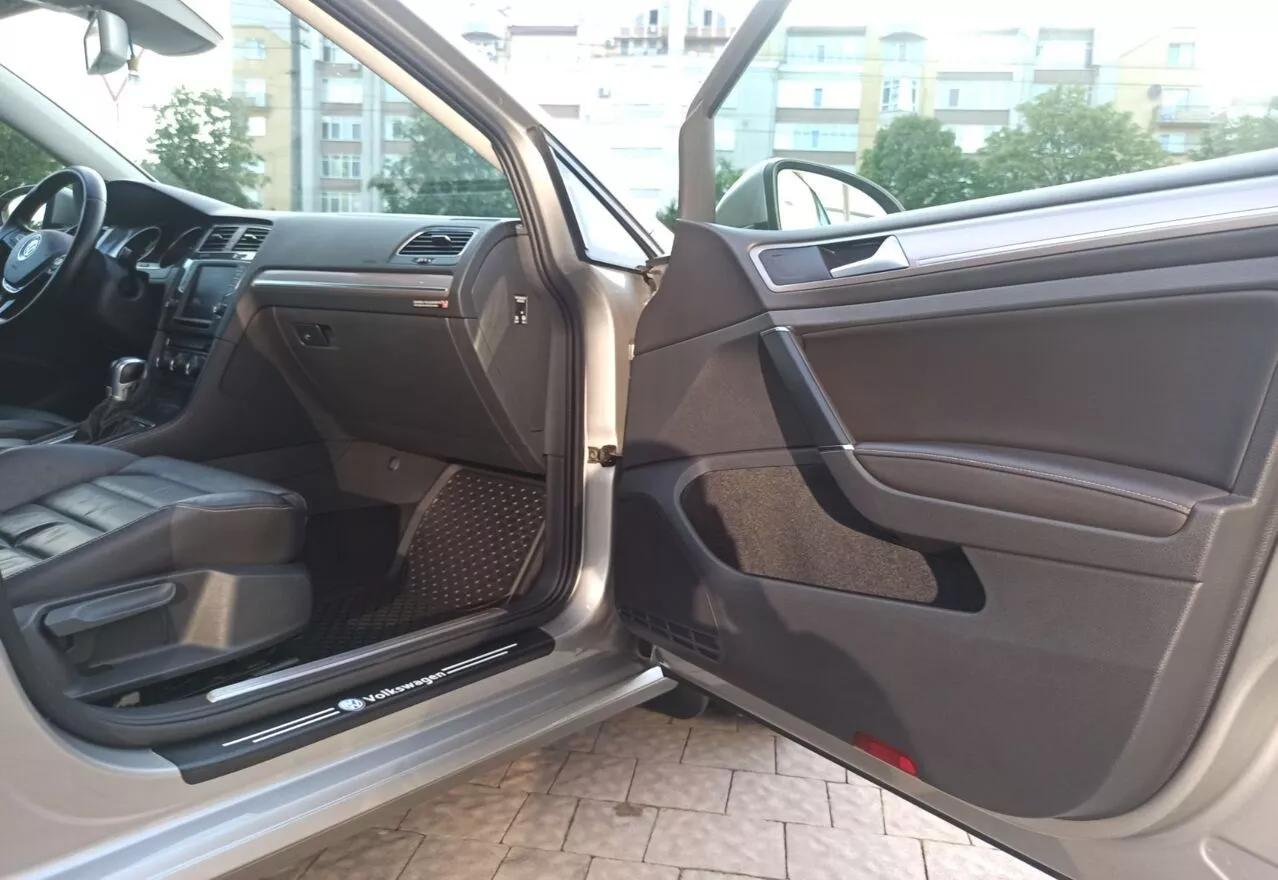Volkswagen e-Golf  24 kWh 2015thumbnail321