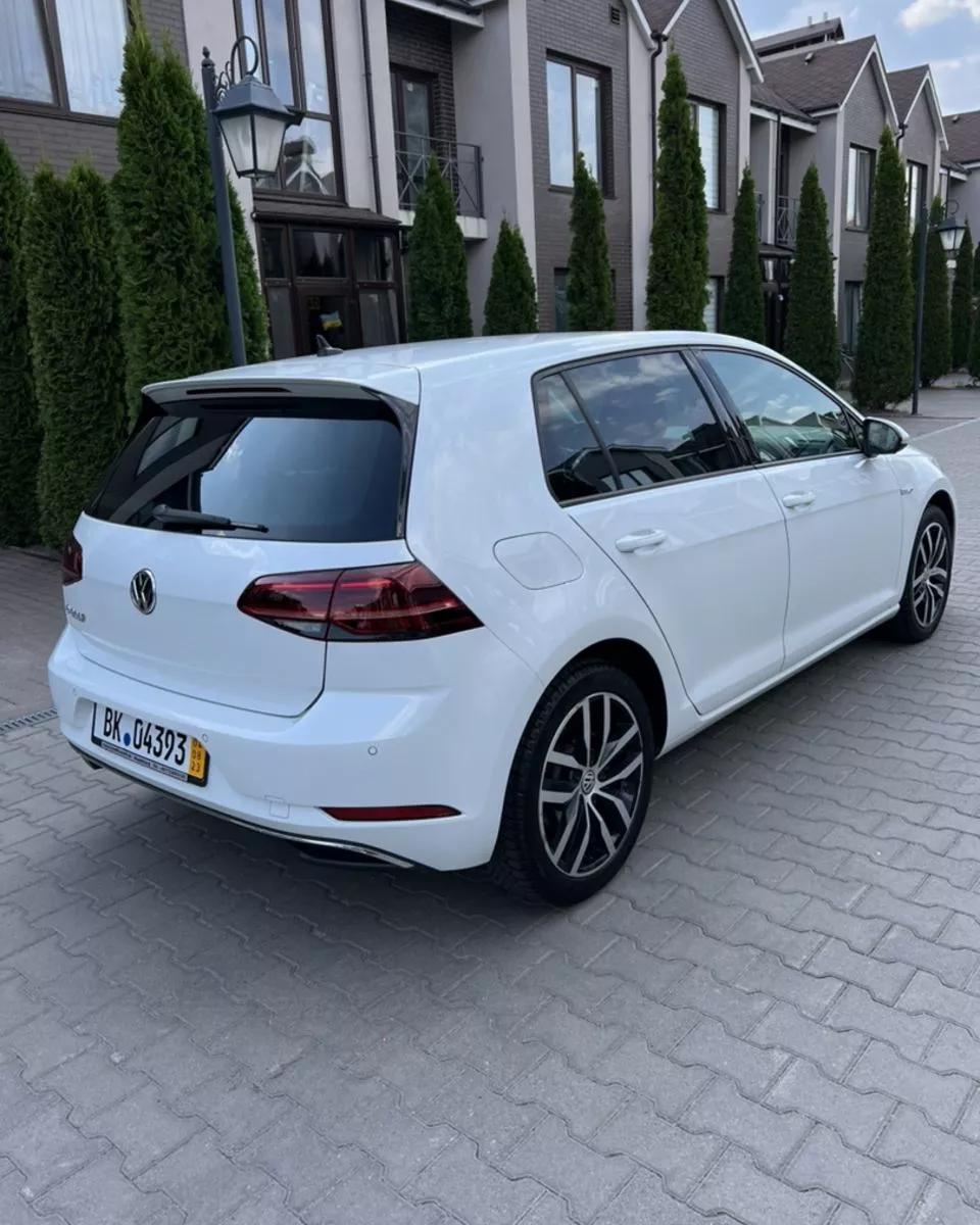 Volkswagen e-Golf  2018thumbnail51