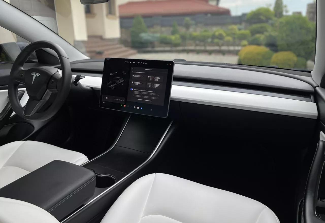 Tesla Model 3  80.5 kWh 2019411