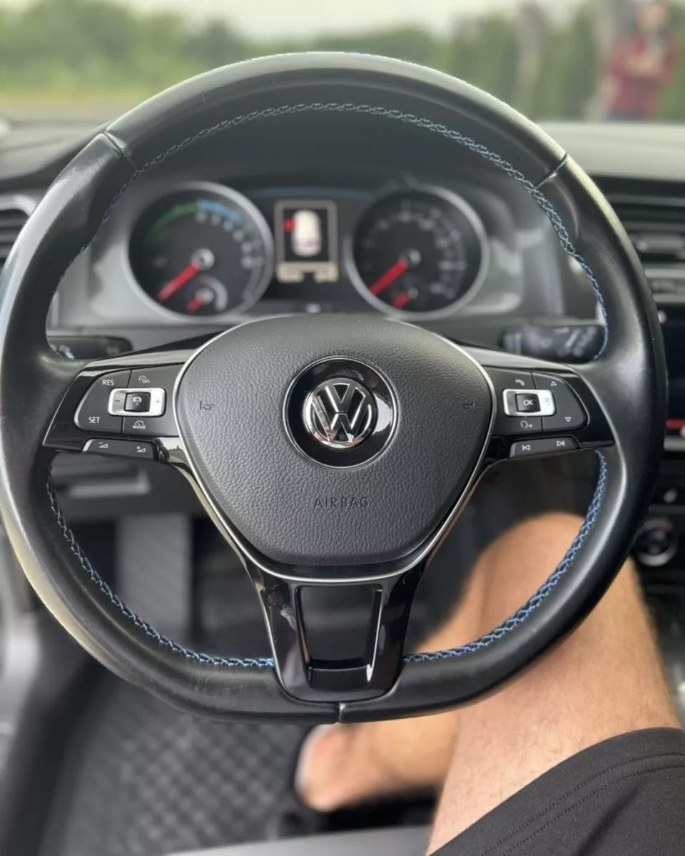 Volkswagen e-Golf  24 kWh 2015301