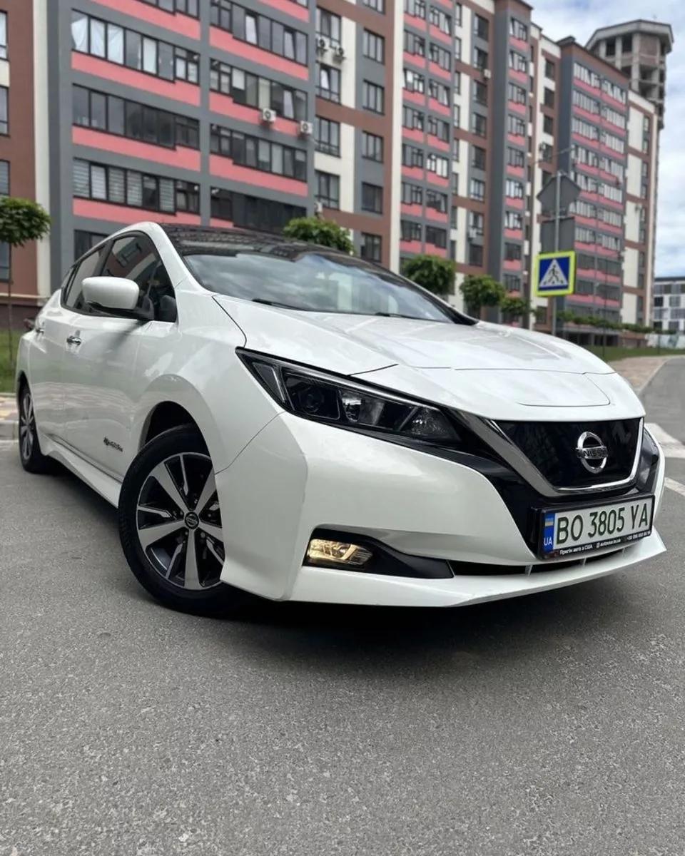 Nissan Leaf  2018thumbnail11