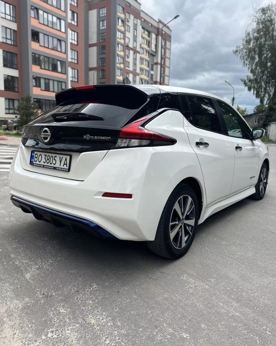 Nissan Leaf  2018thumbnail91