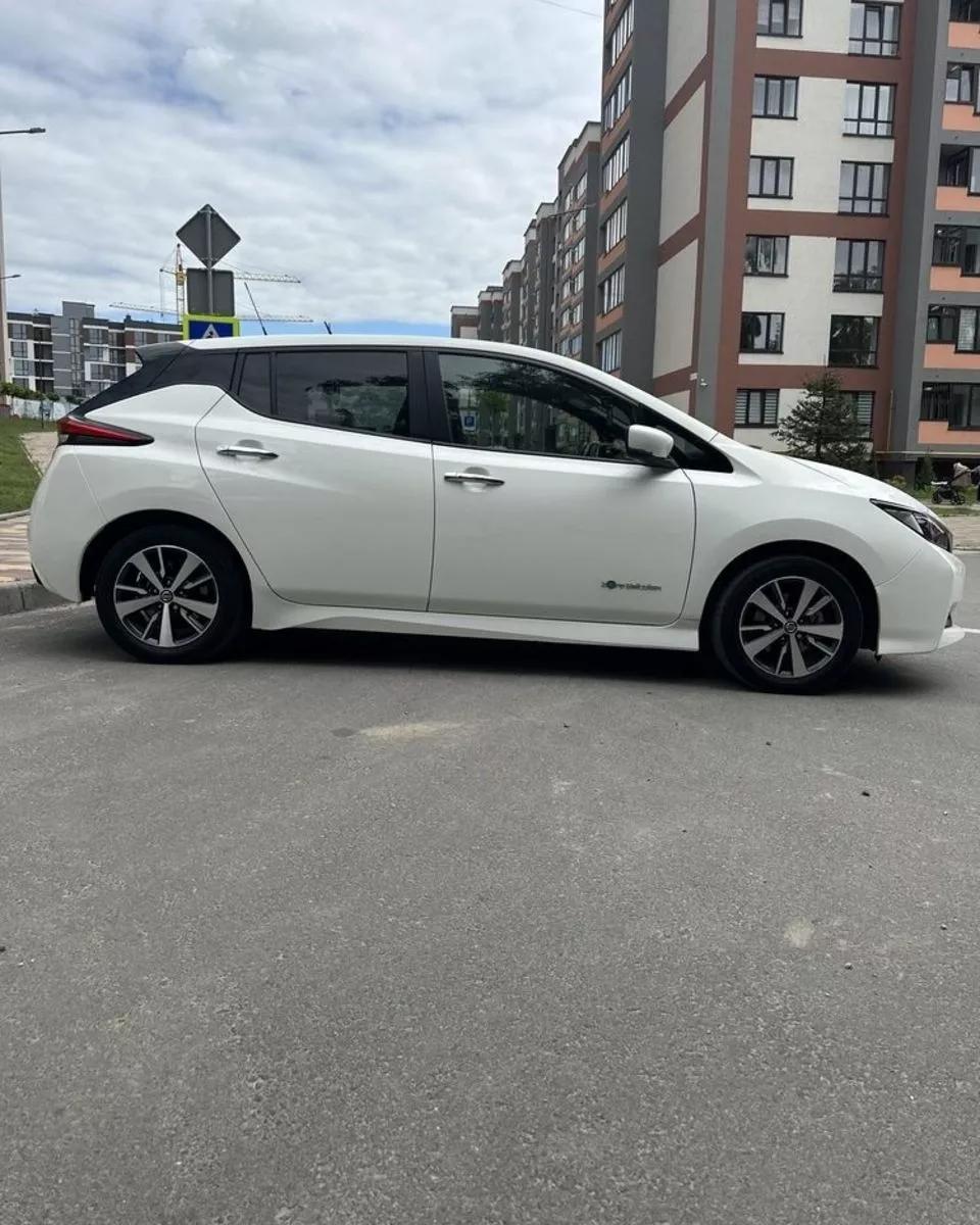 Nissan Leaf  2018101