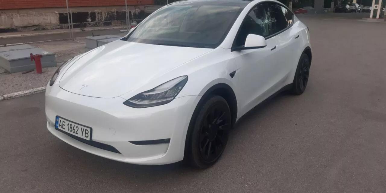 Tesla Model Y  75 kWh 2021thumbnail01