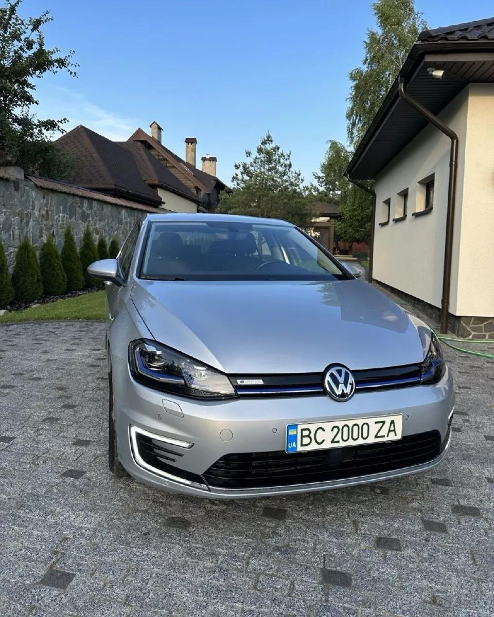 Volkswagen e-Golf  35.8 kWh 2019thumbnail91