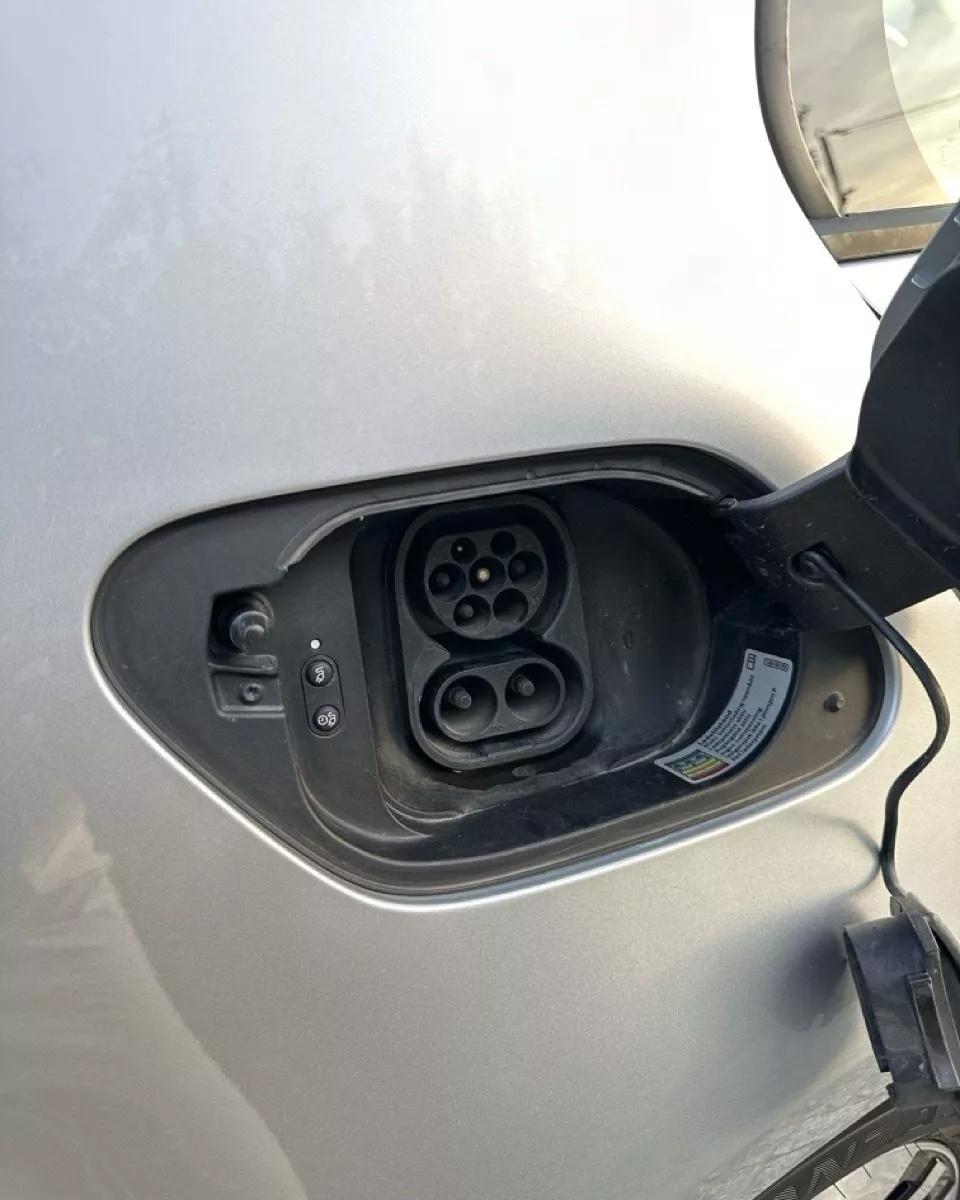 Volkswagen e-Golf  35.8 kWh 2019thumbnail451