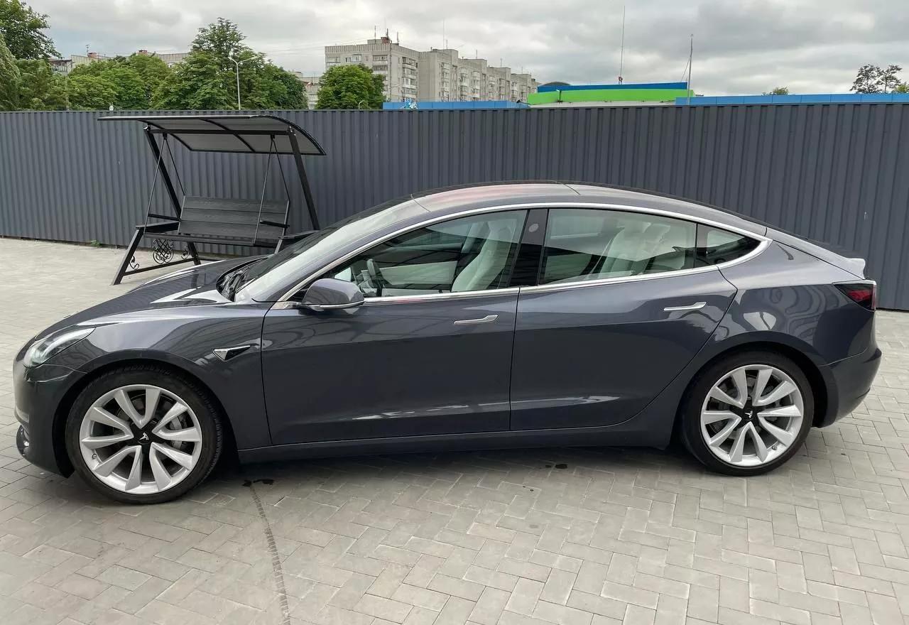 Tesla Model 3  201871