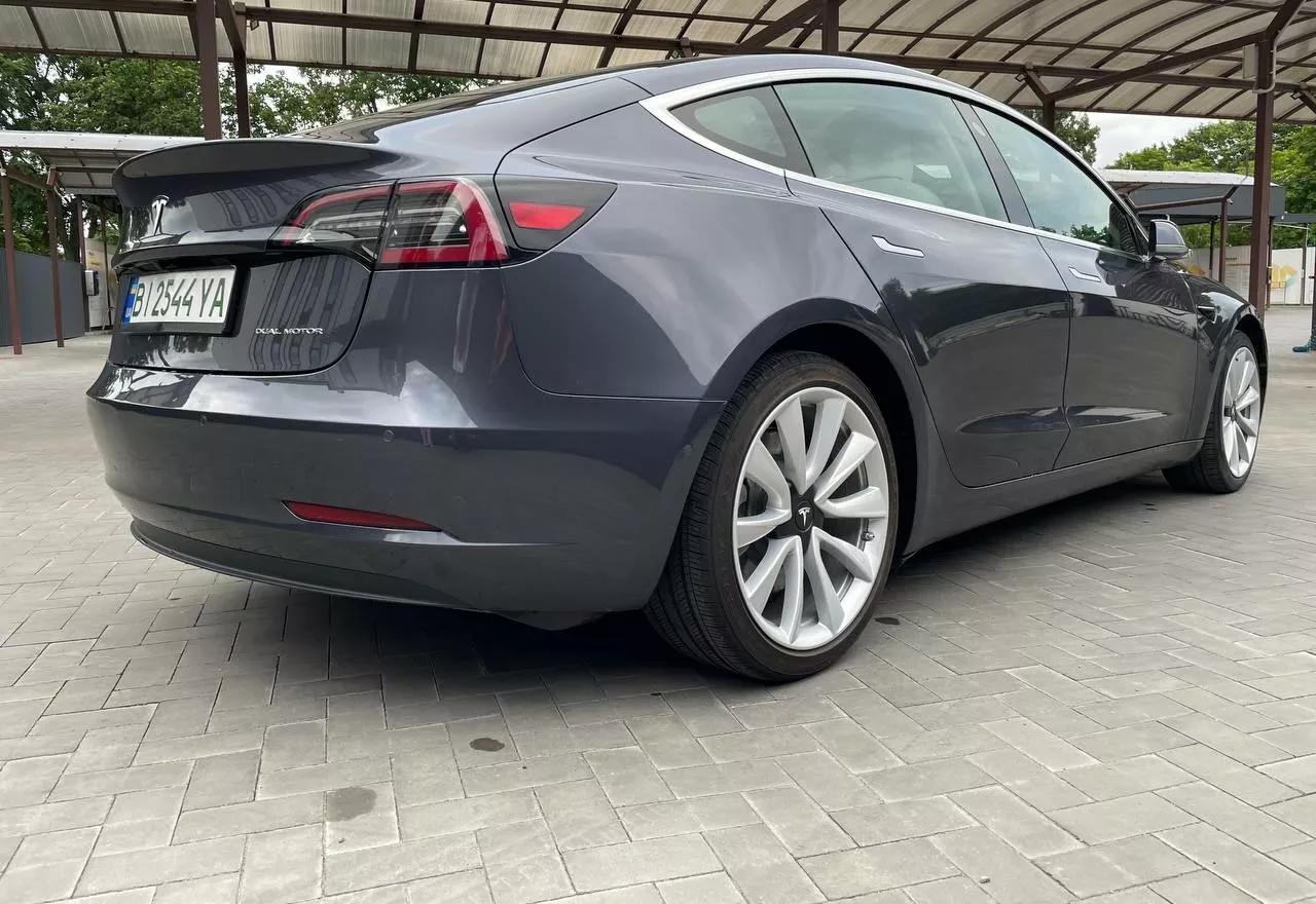 Tesla Model 3  2018111