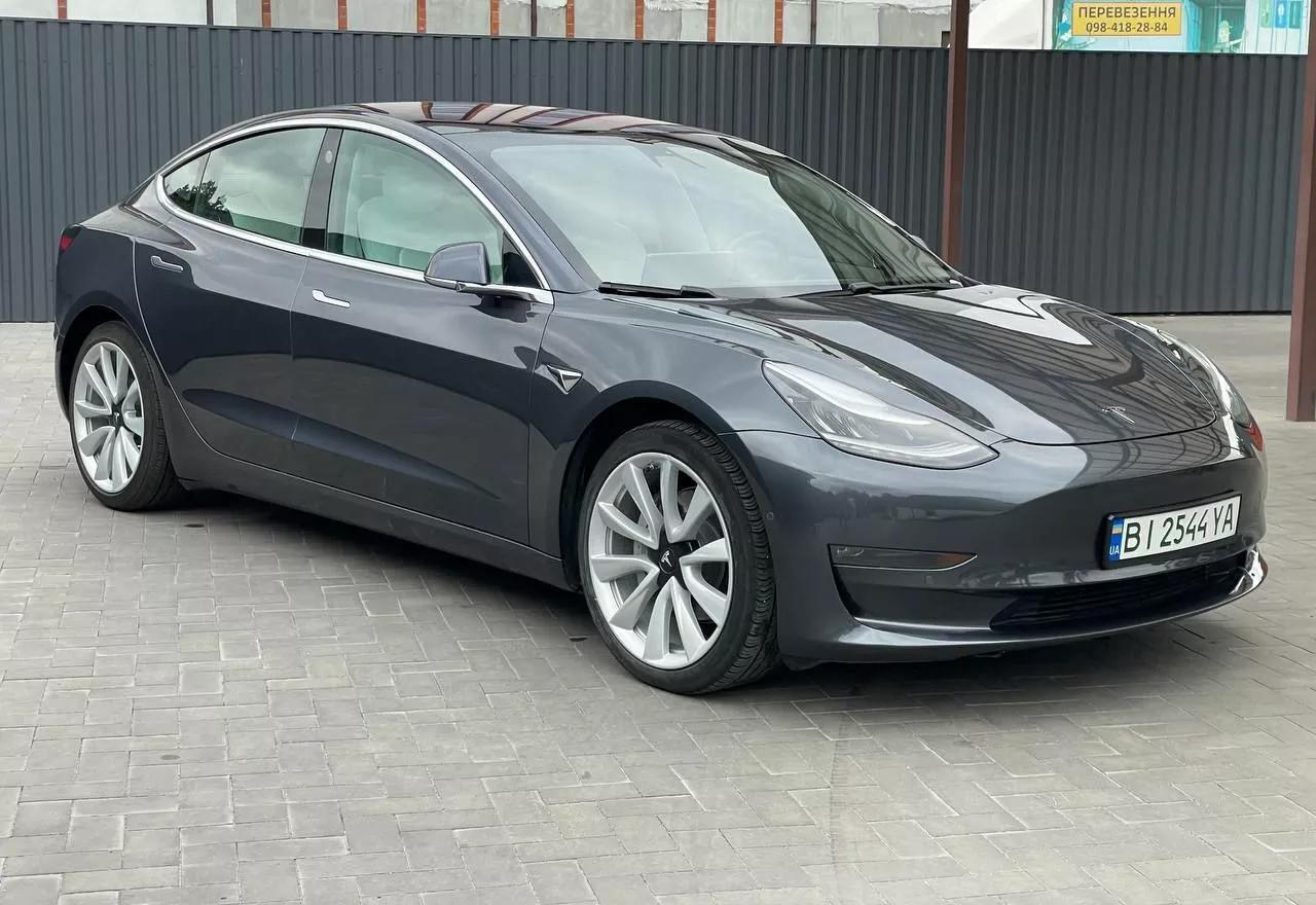 Tesla Model 3  2018121