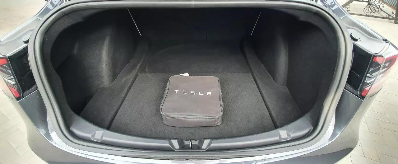 Tesla Model 3  2018231