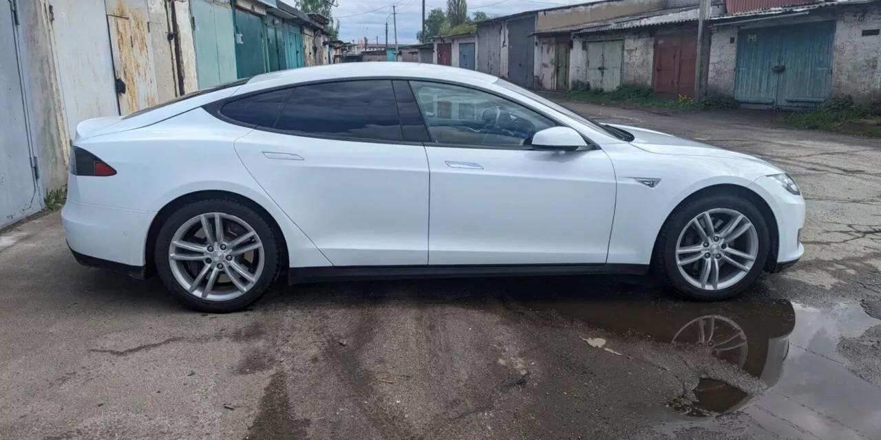 Tesla Model S  60 kWh 2014thumbnail61