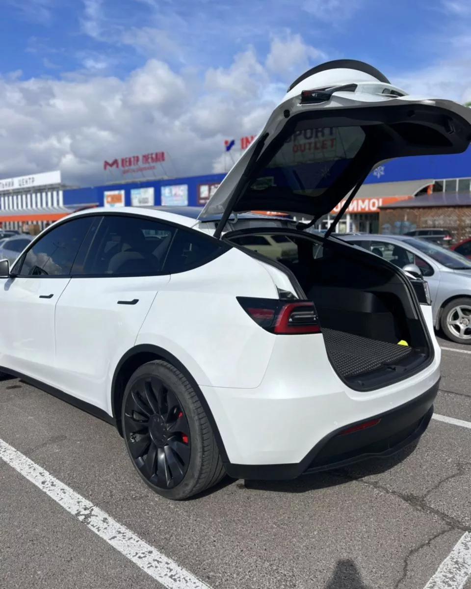 Tesla Model Y  82 kWh 2022401