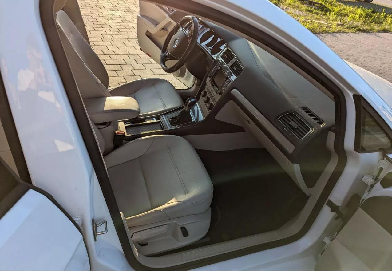 Volkswagen e-Golf  25 kWh 2014thumbnail461